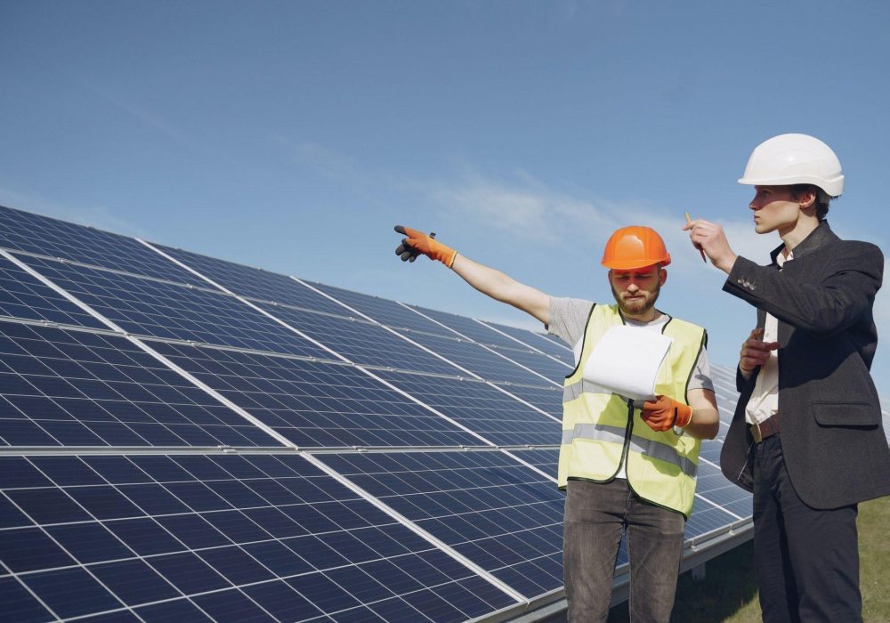 foreman-and-businessman-at-solar-energy-station-e1641315009879.jpg